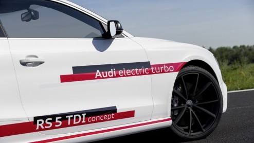 Audi heeft een prototype ontwikkeld van een RS5 Coup met een hoogpotente dieselmotor in de neus. De 3.0 liter TDI-krachtbron krijgt bijval van een elektrische turbo die het vermogen flink opstuwt