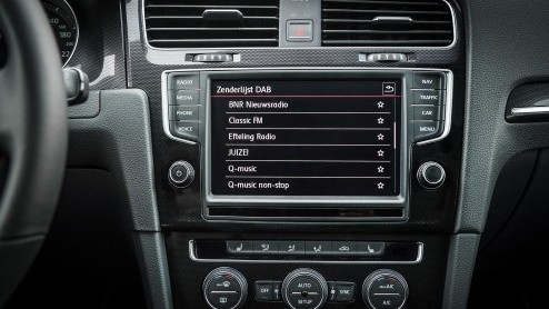 Vrijwel alle Volkswagen-modellen -de Up, Polo, Golf, Touran, Tiguan, Touareg, Sharan, Passat en Phaeton- zijn per direct te bestellen met Digital Audio Broadcasting (DAB+).