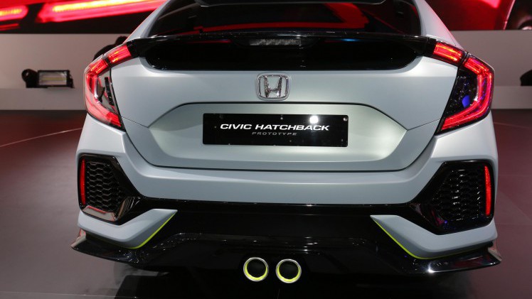 Honda onhult de Civic van 2017 als studiemodel en voorziet deze van nieuwe 1.0 liter, 1.5 liter en 1.6 liter turbomotoren.