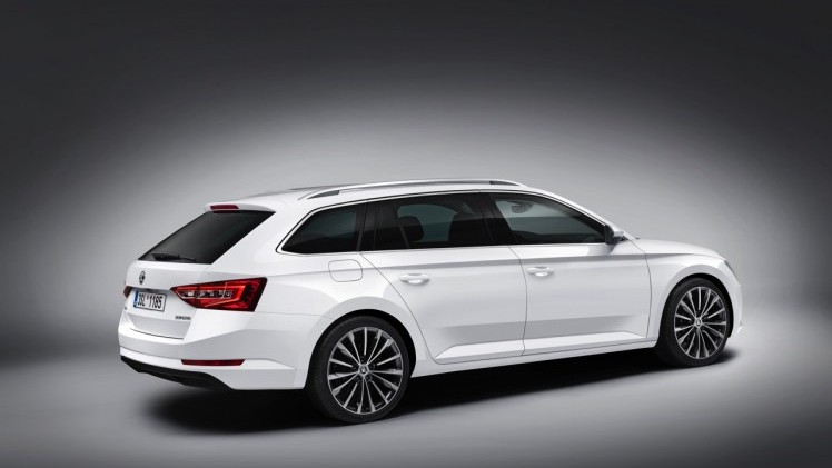 Nieuwe Skoda Superb Combi laat zich zien met 1950 liter bagageruimte, voorafgaand aan de introductie op de IAA Frankfurt.