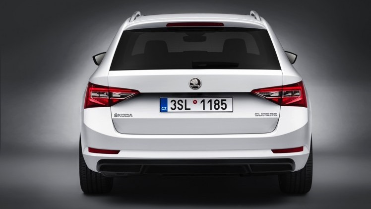 Nieuwe Skoda Superb Combi laat zich zien met 1950 liter bagageruimte, voorafgaand aan de introductie op de IAA Frankfurt.