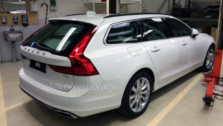 De Volvo V90 lekt opnieuw uit. Dit keer op ware grootte in een garage. Het productiemodel wordt gepresenteerd in maart 2016.