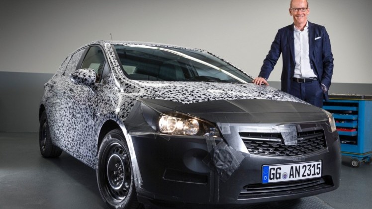Nieuwe Opel Astra, de vijfde generatie, wordt op de IAA Frankfurt 2015 in september onthuld. De nieuwe Astra wordt fors lichter en flink zuiniger dan zijn voorganger.