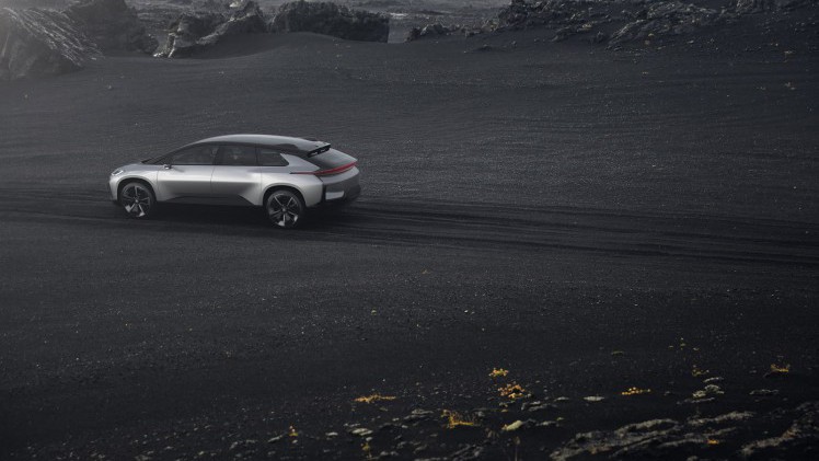 Na een lange teasercampagne en goed gecamoufleerde testexemplaren kunnen we nu dan een blik werpen op Faraday Futures eerste auto: de FF 91. De prestaties zijn indrukwekkend.