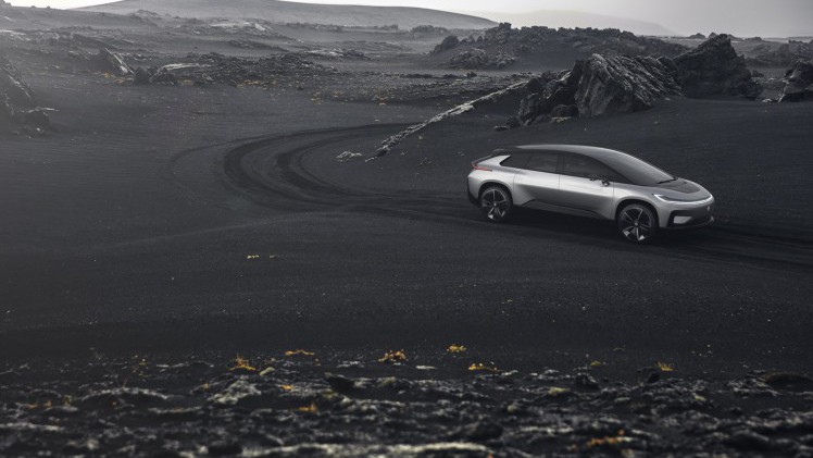 Na een lange teasercampagne en goed gecamoufleerde testexemplaren kunnen we nu dan een blik werpen op Faraday Futures eerste auto: de FF 91. De prestaties zijn indrukwekkend.