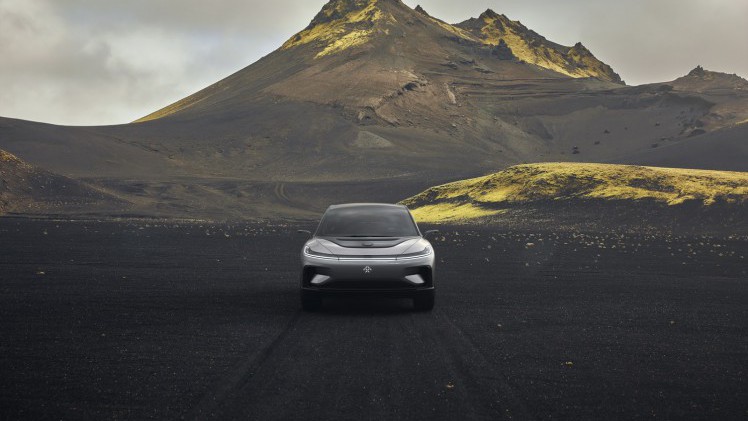 Na een lange teasercampagne en goed gecamoufleerde testexemplaren kunnen we nu dan een blik werpen op Faraday Futures eerste auto: de FF 91. De prestaties zijn indrukwekkend.