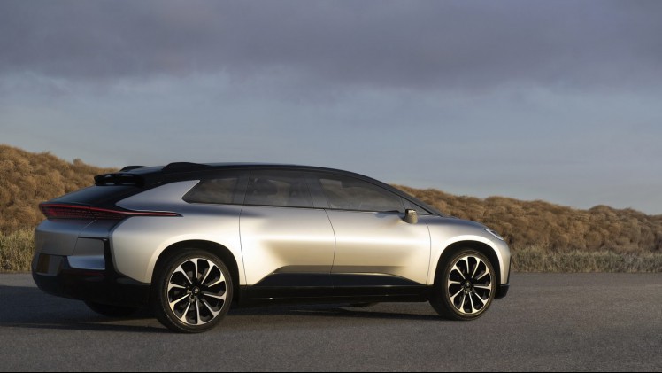 Na een lange teasercampagne en goed gecamoufleerde testexemplaren kunnen we nu dan een blik werpen op Faraday Futures eerste auto: de FF 91. De prestaties zijn indrukwekkend.