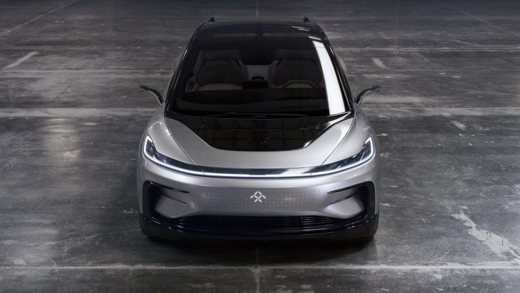 Na een lange teasercampagne en goed gecamoufleerde testexemplaren kunnen we nu dan een blik werpen op Faraday Futures eerste auto: de FF 91. De prestaties zijn indrukwekkend.
