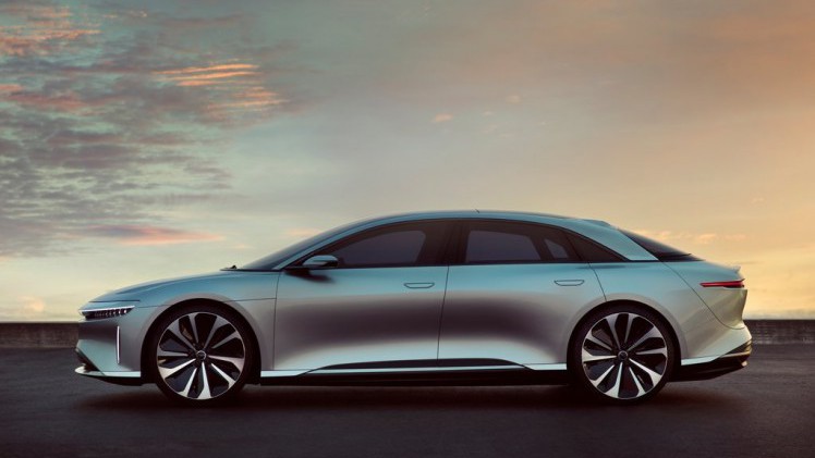 Na de nodige teasers is de eerste auto van Lucid Motors nu onthuld. Hij draagt de naam Air en lijkt een serieuze Tesla-concurrent te gaan worden. De Air zit vol innovaties en kan ook autonoom rijden.
