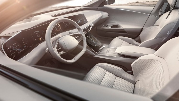 Na de nodige teasers is de eerste auto van Lucid Motors nu onthuld. Hij draagt de naam Air en lijkt een serieuze Tesla-concurrent te gaan worden. De Air zit vol innovaties en kan ook autonoom rijden.