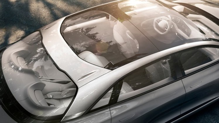 Na de nodige teasers is de eerste auto van Lucid Motors nu onthuld. Hij draagt de naam Air en lijkt een serieuze Tesla-concurrent te gaan worden. De Air zit vol innovaties en kan ook autonoom rijden.