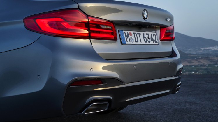 Eerste beelden en onthulling BMW 5 Serie G30. De nieuwe generatie BMW 5 Serie komt in 2017 op de markt en hier hebben we de eerste technische gegevens en details.