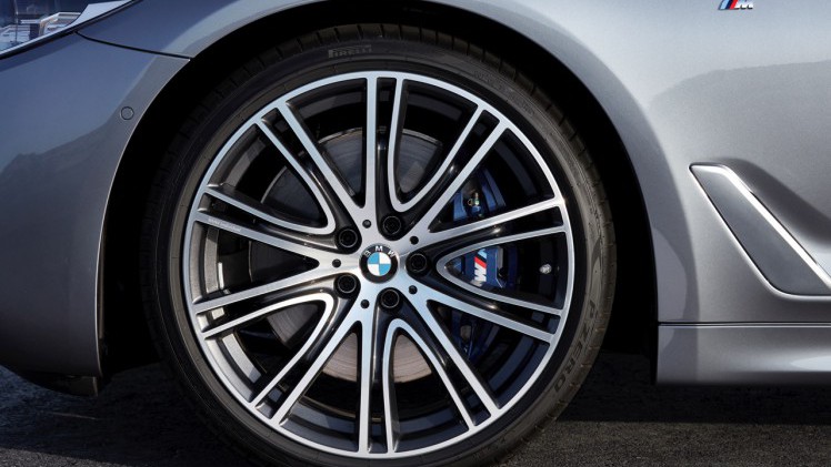 Eerste beelden en onthulling BMW 5 Serie G30. De nieuwe generatie BMW 5 Serie komt in 2017 op de markt en hier hebben we de eerste technische gegevens en details.
