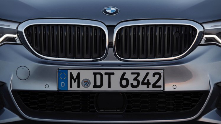 Eerste beelden en onthulling BMW 5 Serie G30. De nieuwe generatie BMW 5 Serie komt in 2017 op de markt en hier hebben we de eerste technische gegevens en details.