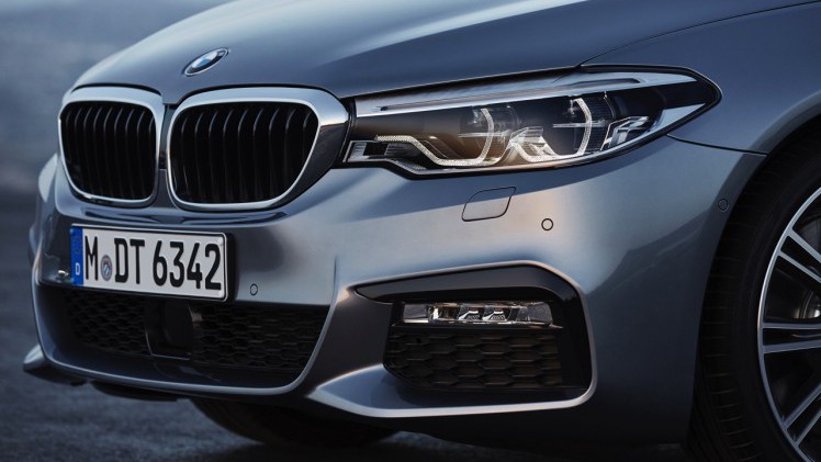 Eerste beelden en onthulling BMW 5 Serie G30. De nieuwe generatie BMW 5 Serie komt in 2017 op de markt en hier hebben we de eerste technische gegevens en details.