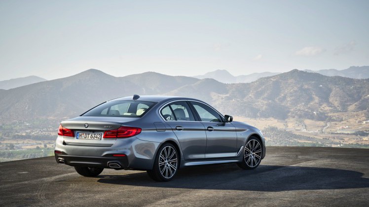 Eerste beelden en onthulling BMW 5 Serie G30. De nieuwe generatie BMW 5 Serie komt in 2017 op de markt en hier hebben we de eerste technische gegevens en details.