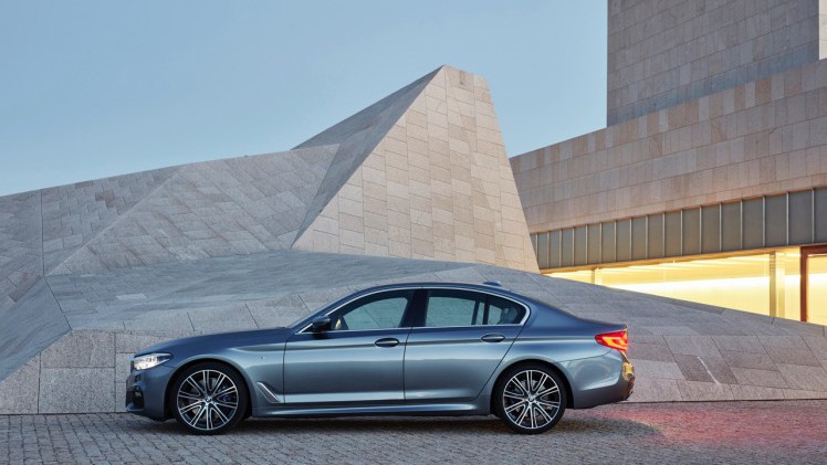 Eerste beelden en onthulling BMW 5 Serie G30. De nieuwe generatie BMW 5 Serie komt in 2017 op de markt en hier hebben we de eerste technische gegevens en details.