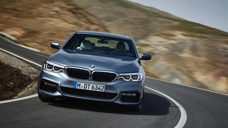 Eerste beelden en onthulling BMW 5 Serie G30. De nieuwe generatie BMW 5 Serie komt in 2017 op de markt en hier hebben we de eerste technische gegevens en details.