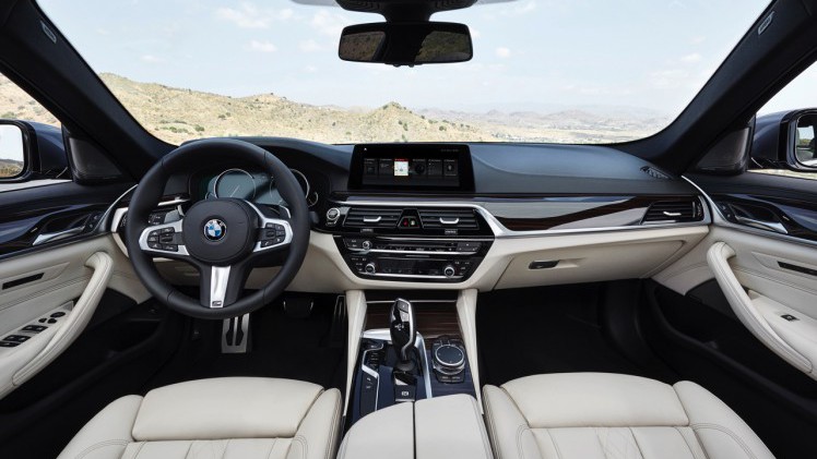 Eerste beelden en onthulling BMW 5 Serie G30. De nieuwe generatie BMW 5 Serie komt in 2017 op de markt en hier hebben we de eerste technische gegevens en details.