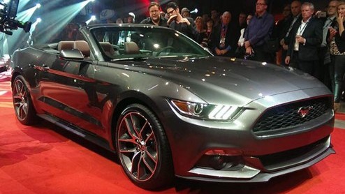 Ford heeft de nieuwe Mustang vrijwel gelijktijdig op diverse plekken in de wereld onthuld. Tijdens een evenement in Sydney schitterde niet alleen de Mustang Fastback, maar ook de Mustang Convertible