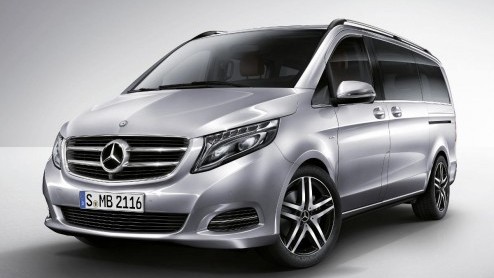 Mercedes-Benz heeft de nieuwe V-klasse onthuld. Er is keuze uit drie lengte-uitvoeringen, twee gezichten en drie motoren. De nieuwe V-klasse is vanaf april te bestellen en staat in juni bij dealer.