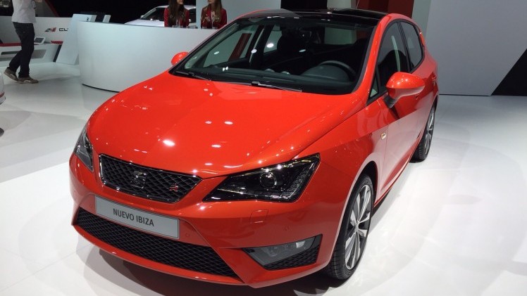 Dit is de nieuwe Seat Ibiza facelift voor 2015, die er ook weer is als SC en ST. Het faceliftmodel is rondom opgefrist met nieuwe koplampen, veilige luxe en turbomotoren.