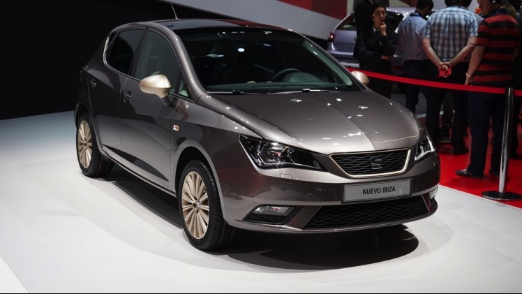 Dit is de nieuwe Seat Ibiza facelift voor 2015, die er ook weer is als SC en ST. Het faceliftmodel is rondom opgefrist met nieuwe koplampen, veilige luxe en turbomotoren.