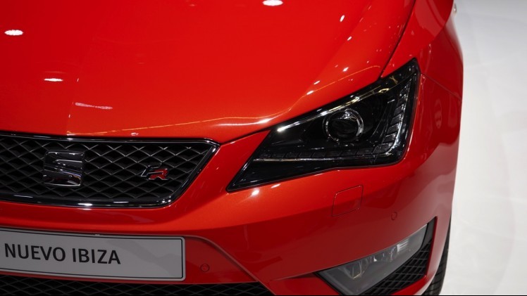 Dit is de nieuwe Seat Ibiza facelift voor 2015, die er ook weer is als SC en ST. Het faceliftmodel is rondom opgefrist met nieuwe koplampen, veilige luxe en turbomotoren.