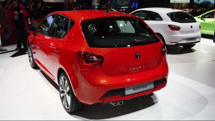 Dit is de nieuwe Seat Ibiza facelift voor 2015, die er ook weer is als SC en ST. Het faceliftmodel is rondom opgefrist met nieuwe koplampen, veilige luxe en turbomotoren.