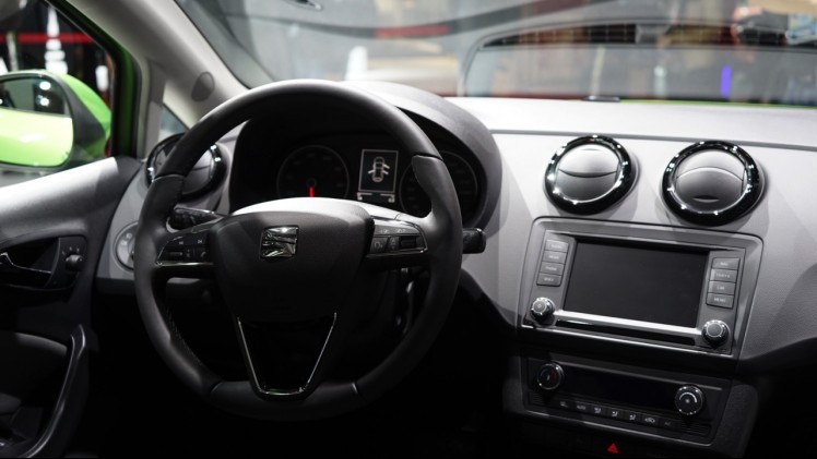 Dit is de nieuwe Seat Ibiza facelift voor 2015, die er ook weer is als SC en ST. Het faceliftmodel is rondom opgefrist met nieuwe koplampen, veilige luxe en turbomotoren.