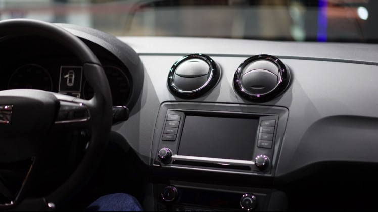 Dit is de nieuwe Seat Ibiza facelift voor 2015, die er ook weer is als SC en ST. Het faceliftmodel is rondom opgefrist met nieuwe koplampen, veilige luxe en turbomotoren.