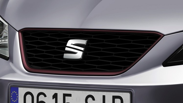 Dit is de nieuwe Seat Ibiza facelift voor 2015, die er ook weer is als SC en ST. Het faceliftmodel is rondom opgefrist met nieuwe koplampen, veilige luxe en turbomotoren.