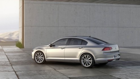 De nieuwe Volkswagen Passat - de achtste generatie alweer - is officieel onthuld en staat vanaf november 2014 bij de dealer. De Passat plug-in hybride komt medio 2015 naar ons land.