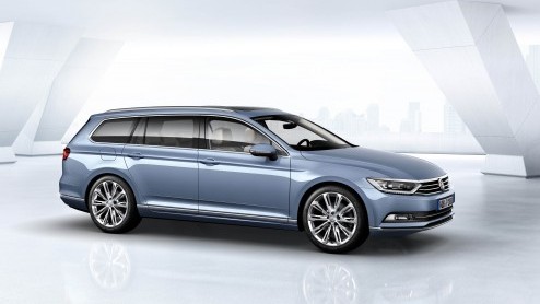 De nieuwe Volkswagen Passat - de achtste generatie alweer - is officieel onthuld en staat vanaf november 2014 bij de dealer. De Passat plug-in hybride komt medio 2015 naar ons land.