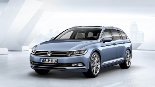 De nieuwe Volkswagen Passat - de achtste generatie alweer - is officieel onthuld en staat vanaf november 2014 bij de dealer. De Passat plug-in hybride komt medio 2015 naar ons land.