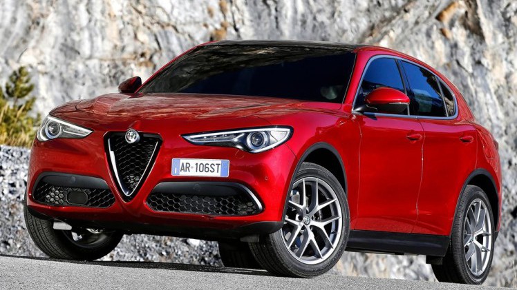 We wisten al even hoe de Alfa Romeo Stelvio er in standaard uitdossing uitziet, maar op de prijzen was het nog even wachten. Tot nu. Ook weten we nu meer over de standaarduitrusting.