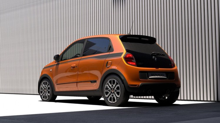 De prijzen van de Renault Twingo GT zijn nu bekend en de auto is vanaf nu te bestellen. De Renault Twingo GT is sneller dan de Smart Forfour Brabus.