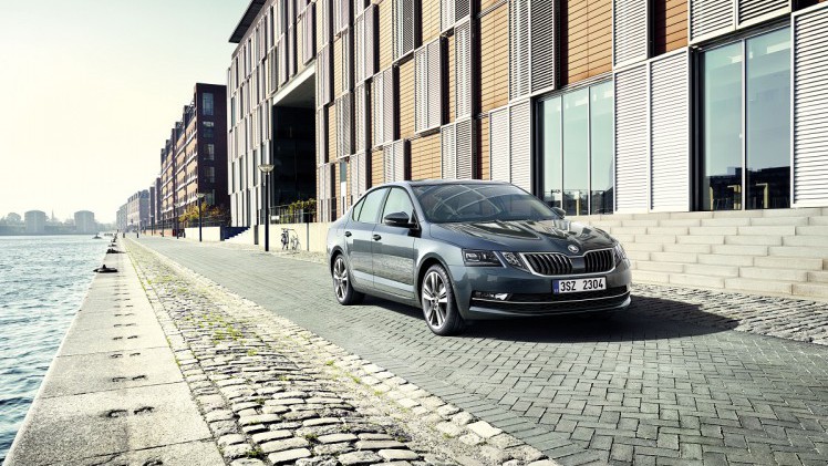 De vernieuwde Skoda Octavia is nu van een prijskaartje voorzien. De auto is er vanaf 22.790 euro, is per direct te bestellen en staat vanaf maart bij de dealer.