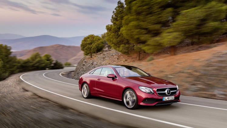 De nieuwe Mercedes-Benz E-Klasse Coup is nu te bestellen. Daarmee zijn ook de eerste prijzen bekendgemaakt. De prijslijst begint bij 57.052 euro.