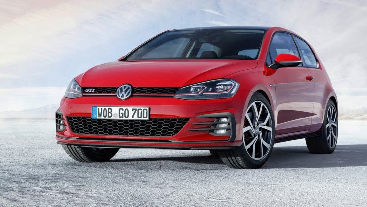 Volkswagen heeft bekendgemaakt wat de vernieuwde Golf gaat kosten. De standaarduitrusting groeide, het bedrag op het prijskaartje niet.