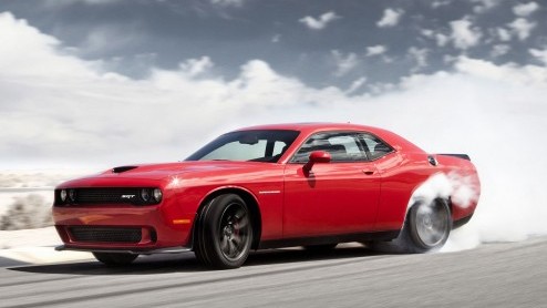 Dodge heeft de Challenger SRT Hellcat onthuld. Met een vermogen van 717 pk en 880 Nm aan koppel is het de sterkte muscle car die Dodge ooit op de weg heeft gezet.