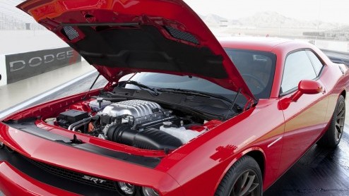 Dodge heeft de Challenger SRT Hellcat onthuld. Met een vermogen van 717 pk en 880 Nm aan koppel is het de sterkte muscle car die Dodge ooit op de weg heeft gezet.