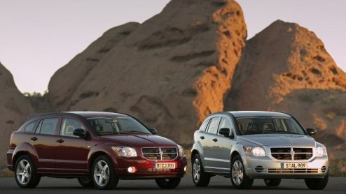 De nieuwe concurrent van de Golf en de Astra komt uit Amerika. Vanaf juni zal de Dodge Caliber in de showroom te vinden zijn.
