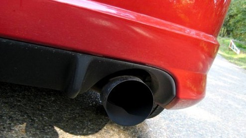 Hoe kan Dodge met de Caliber imponeren tussen al het hot-hatch geweld dat inmiddels de revue is gepasseerd? De afdeling Street Racing and Technology van het Chrysler concern wist raad, de Caliber SRT4