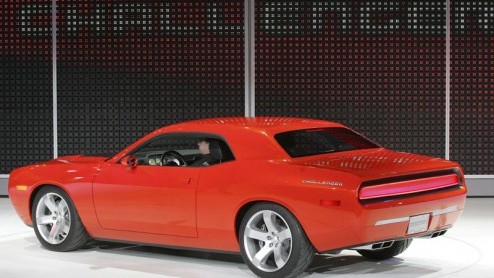 De knoop is eindelijk door gehakt bij de Chrysler groep. Na maanden van geruchten heeft Tom LaSorda, de grote man van de Chrysler Groep, verklaart dat de Dodge Challenger in productie zal gaan.