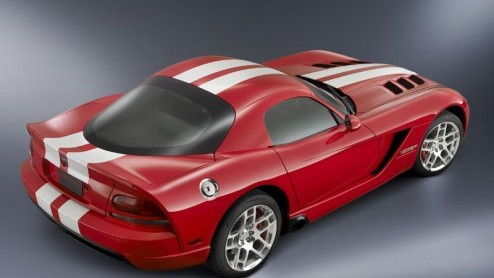 De Amerikanen komen weer met een nieuwe aanval op de Europese sportautos. Dit keer is het de Dodge Viper die meer vermogen krijgt om zo nog meer tegenstand te kunnen bieden.