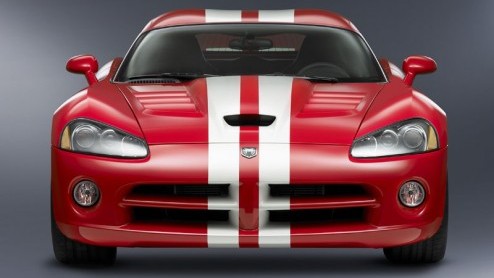 De Amerikanen komen weer met een nieuwe aanval op de Europese sportautos. Dit keer is het de Dodge Viper die meer vermogen krijgt om zo nog meer tegenstand te kunnen bieden.