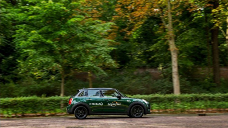 MINI Cooper private lease bij de Bijenkorf. In samenwerking met LeasePlan biedt de Bijenkorf een MIni Cooper vijfdeurs met priv-lease aan.