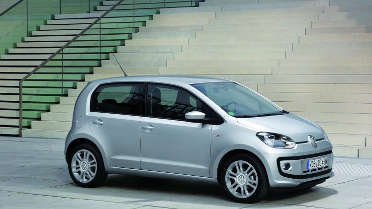Volkswagen dominant in autoverkopen 2015 met Golf, Polo en Up.
