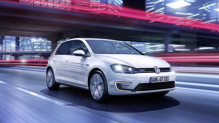 Volkswagen dominant in autoverkopen 2015 met Golf, Polo en Up.